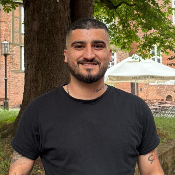 Yagiz, Glasreiniger bei MMJ